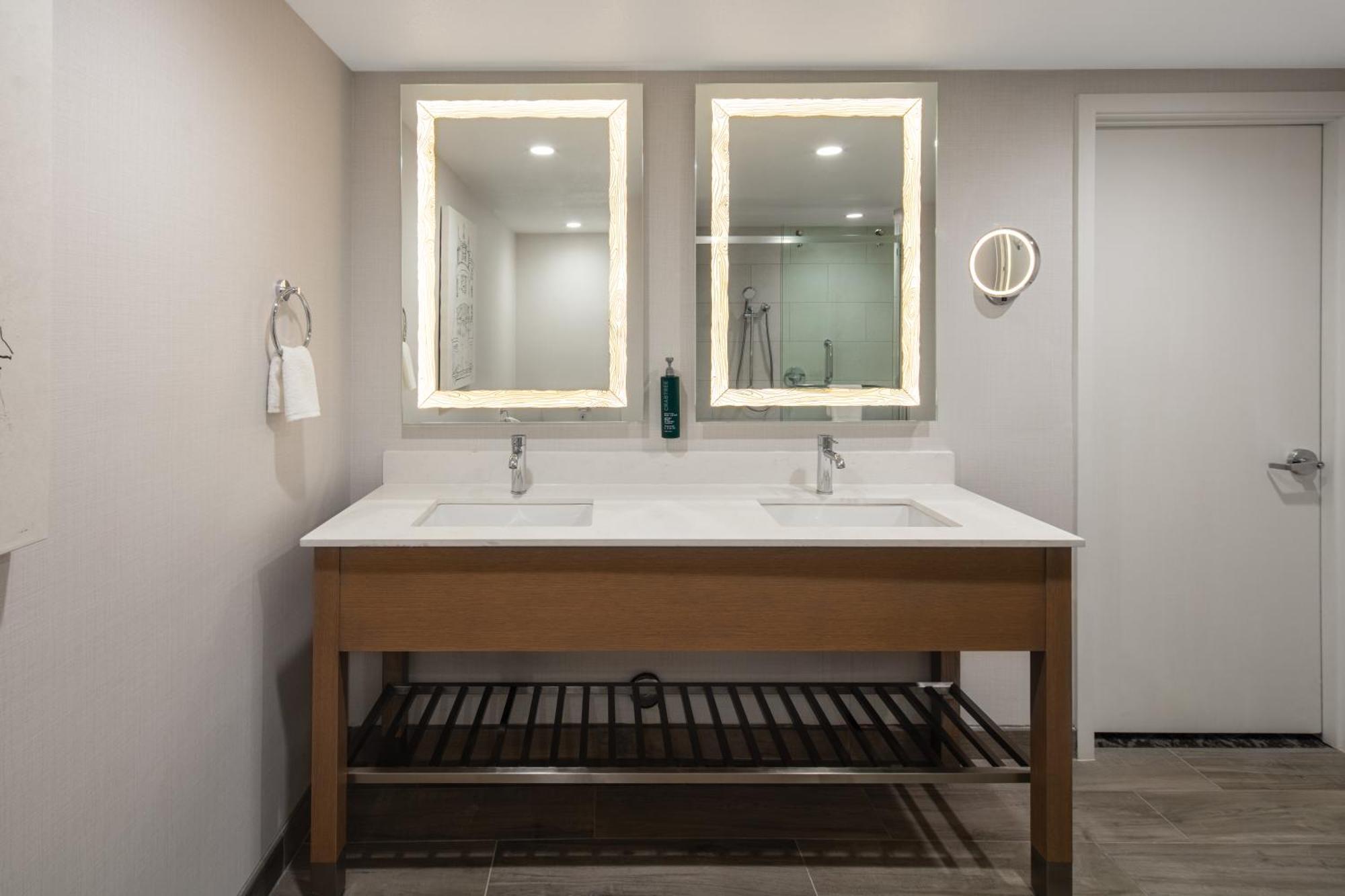 Hotel Doubletree By Hilton Sacramento Esterno foto